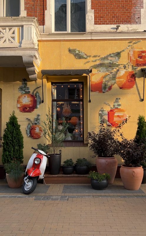 Decor for Baraholshchik store in Zelenogradsk. General view