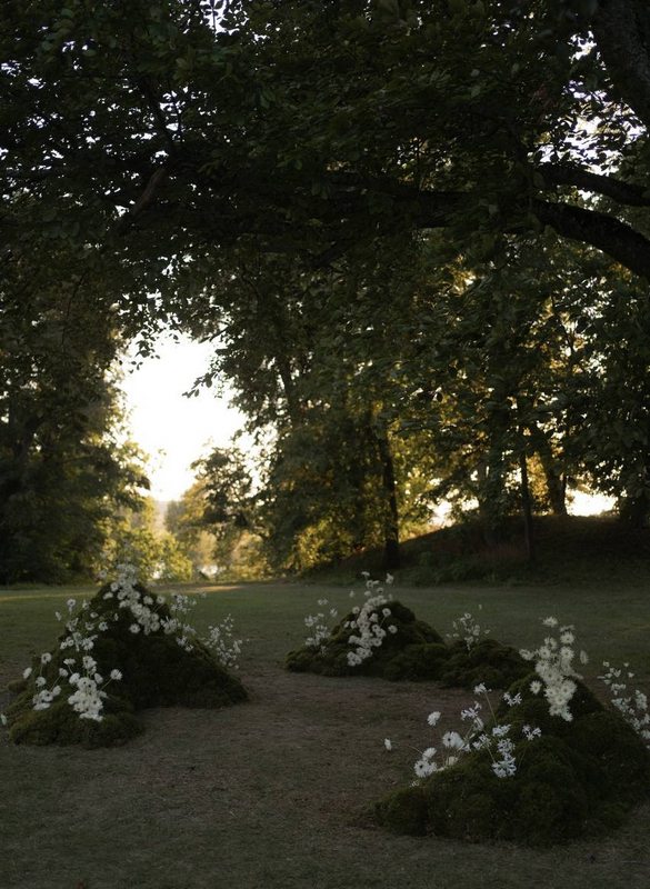 Легкое и естественное оформление свадьбы в парке