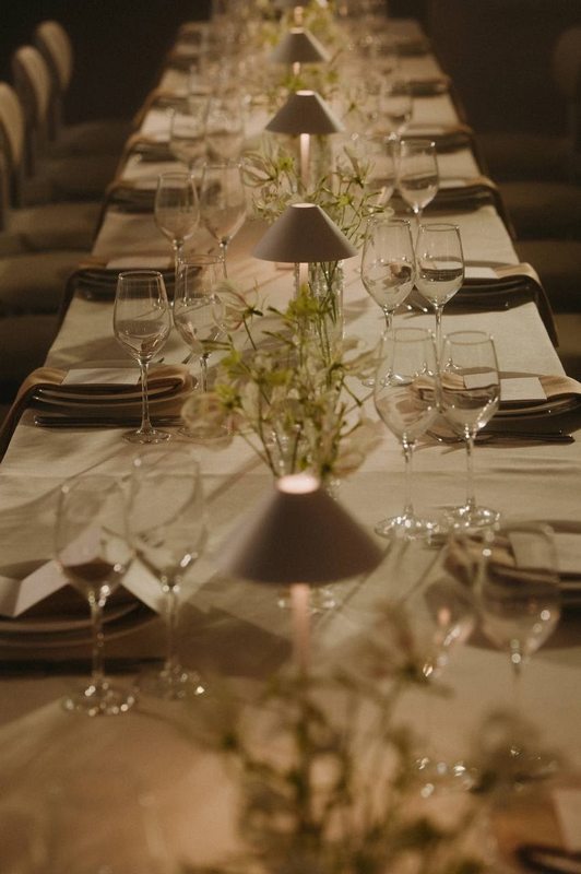 Сервировка стола для стильной свадьбы в Москве