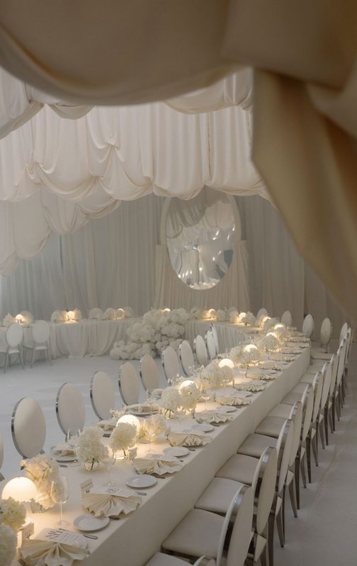 Белая свадебная флористика на церемонии в Калининграде