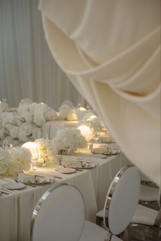 Изысканный белый декор для свадьбы в Калининграде