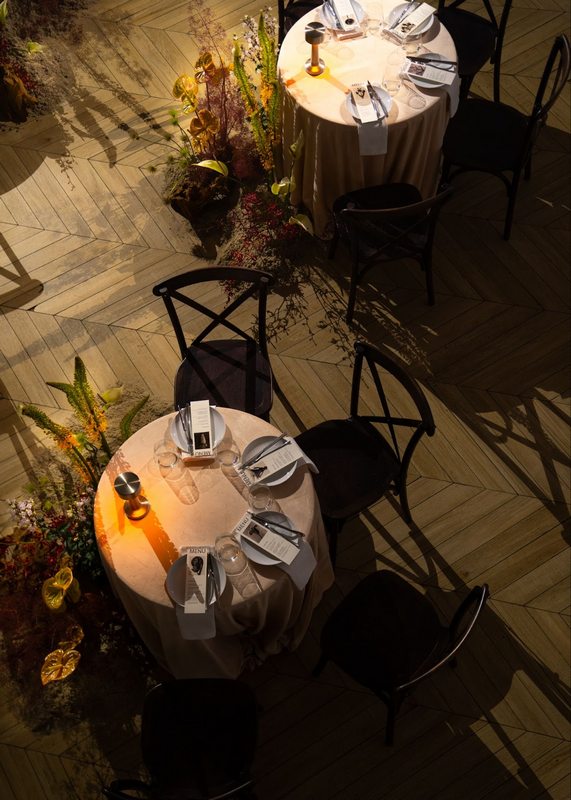 Оформление ужина на побережье Балтики среди дюн